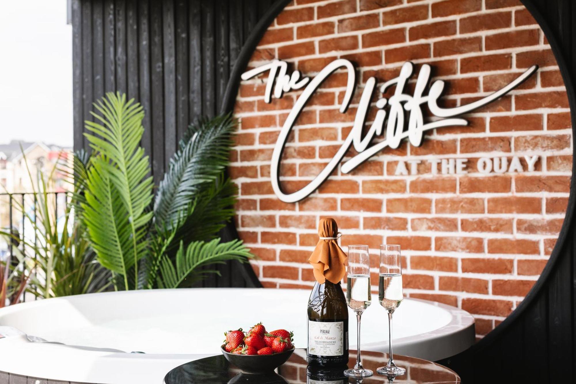 ホテル The Cliffe At The Quay ドネゴール エクステリア 写真